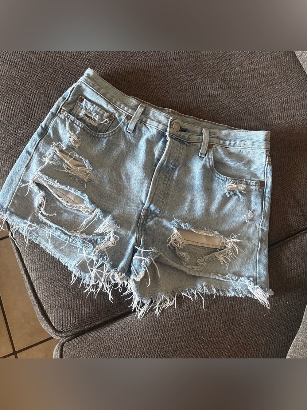Levi’s premium Light Wash Distressed Denim Cutoff Shorts high waist sz w29